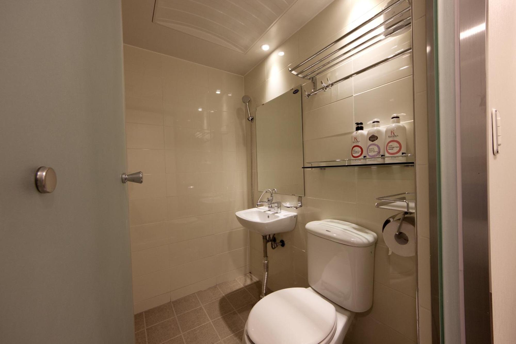 K-Guesthouse Myeongdong 1 Сеул Номер фото